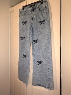 Light Blue Embroidered Bow Straight-Leg Jeans